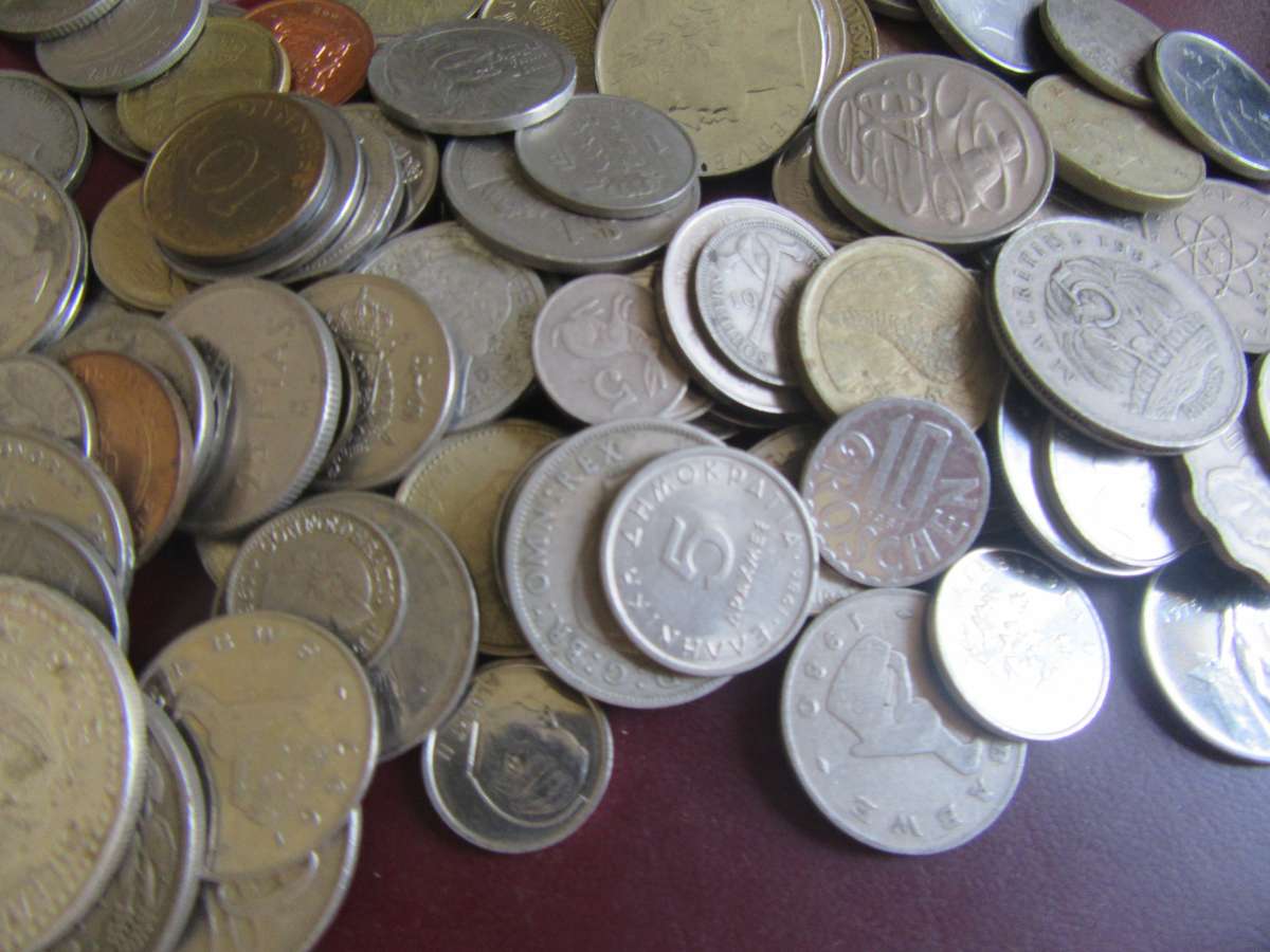 GOOD START FOR THE BEGINNER - 125 INTERNATIONAL COINS - AS PER SCAN - BID PER COIN - LOT15