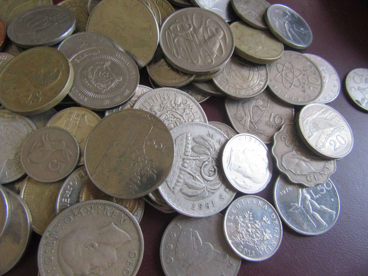 GOOD START FOR THE BEGINNER - 125 INTERNATIONAL COINS - AS PER SCAN - BID PER COIN - LOT15