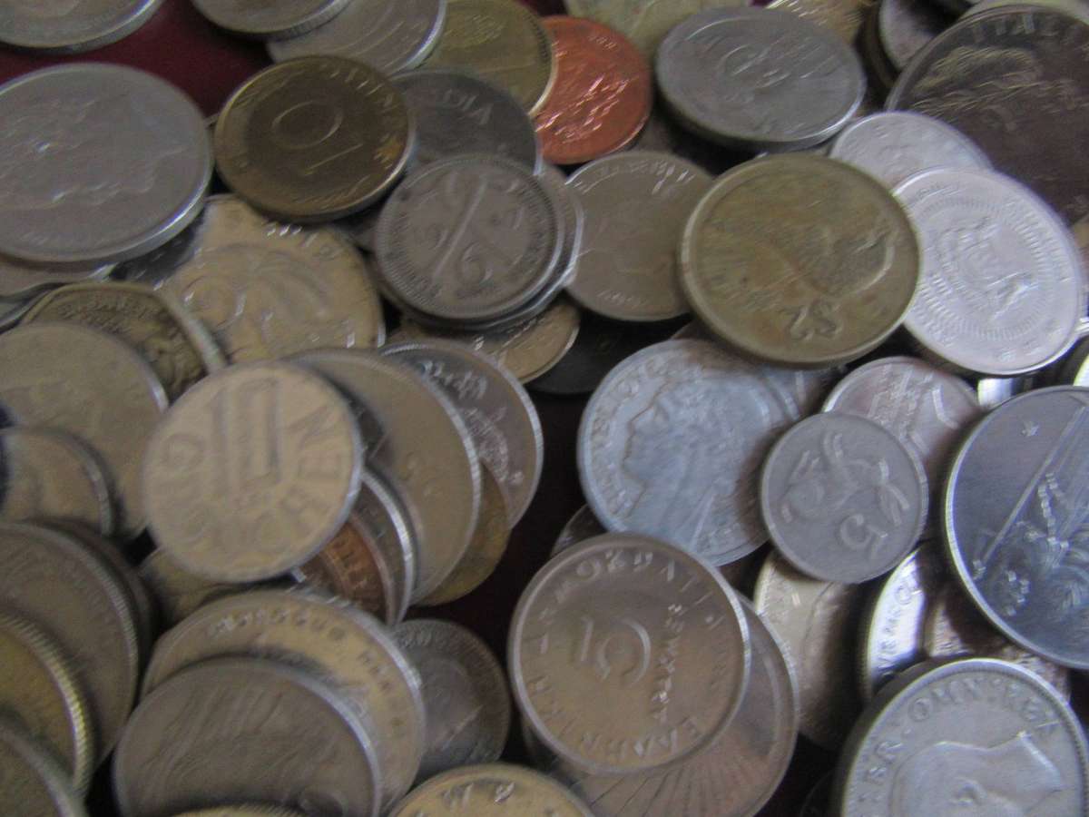 GOOD START FOR THE BEGINNER - 125 INTERNATIONAL COINS - AS PER SCAN - BID PER COIN - LOT15