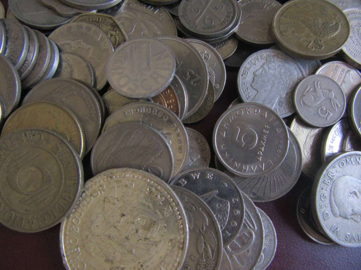 GOOD START FOR THE BEGINNER - 125 INTERNATIONAL COINS - AS PER SCAN - BID PER COIN - LOT15