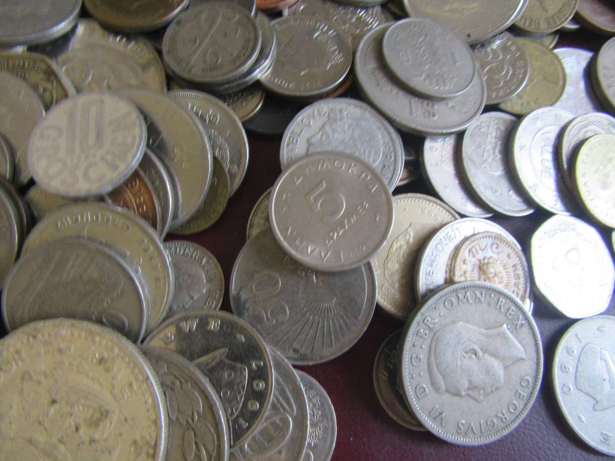 GOOD START FOR THE BEGINNER - 125 INTERNATIONAL COINS - AS PER SCAN - BID PER COIN - LOT15