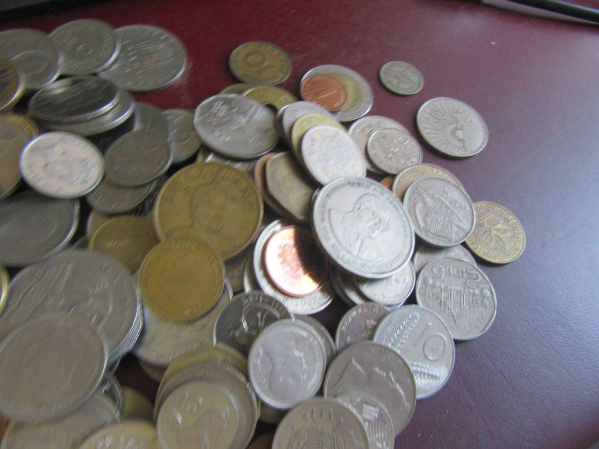 GOOD START FOR THE BEGINNER - 125 INTERNATIONAL COINS - AS PER SCAN - BID PER COIN - LOT 16