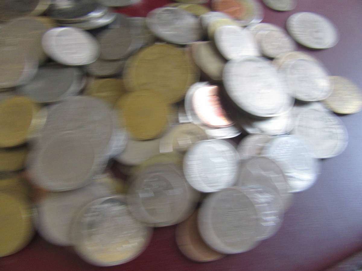 GOOD START FOR THE BEGINNER - 125 INTERNATIONAL COINS - AS PER SCAN - BID PER COIN - LOT 16
