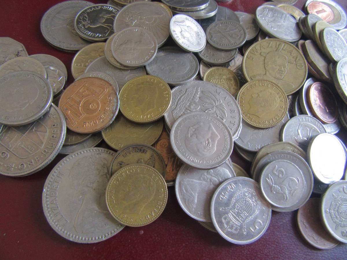 GOOD START FOR THE BEGINNER - 125 INTERNATIONAL COINS - AS PER SCAN - BID PER COIN - LOT 16