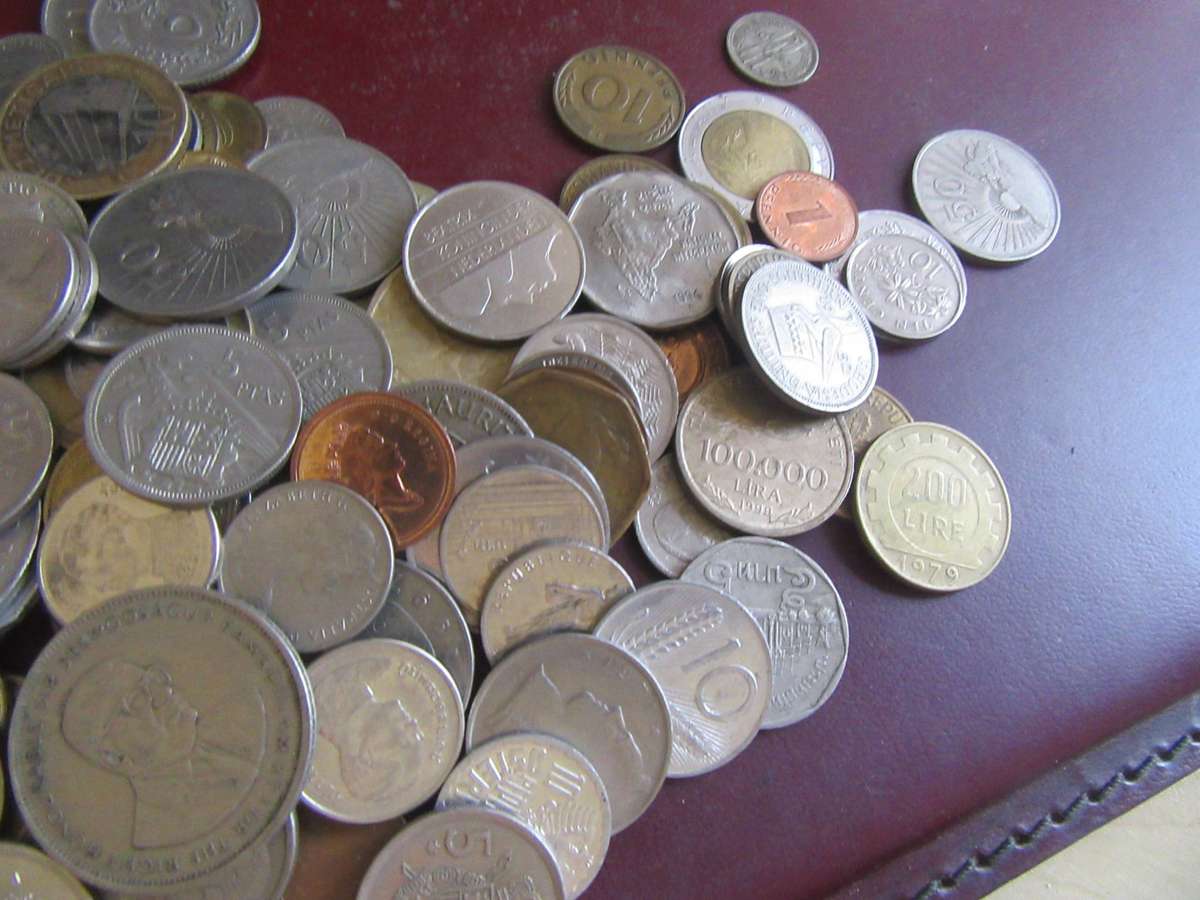 GOOD START FOR THE BEGINNER - 125 INTERNATIONAL COINS - AS PER SCAN - BID PER COIN - LOT 16