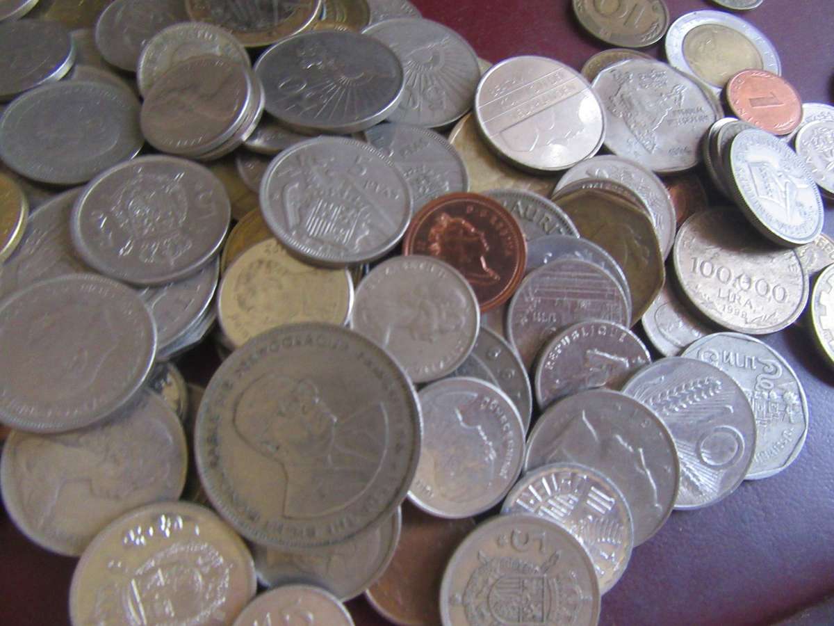 GOOD START FOR THE BEGINNER - 125 INTERNATIONAL COINS - AS PER SCAN - BID PER COIN - LOT 16