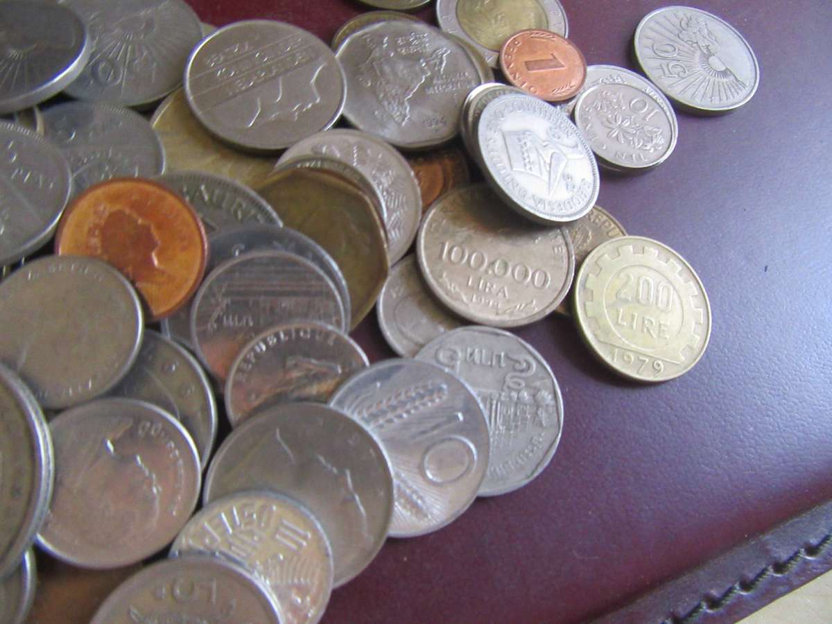 GOOD START FOR THE BEGINNER - 125 INTERNATIONAL COINS - AS PER SCAN - BID PER COIN - LOT 16