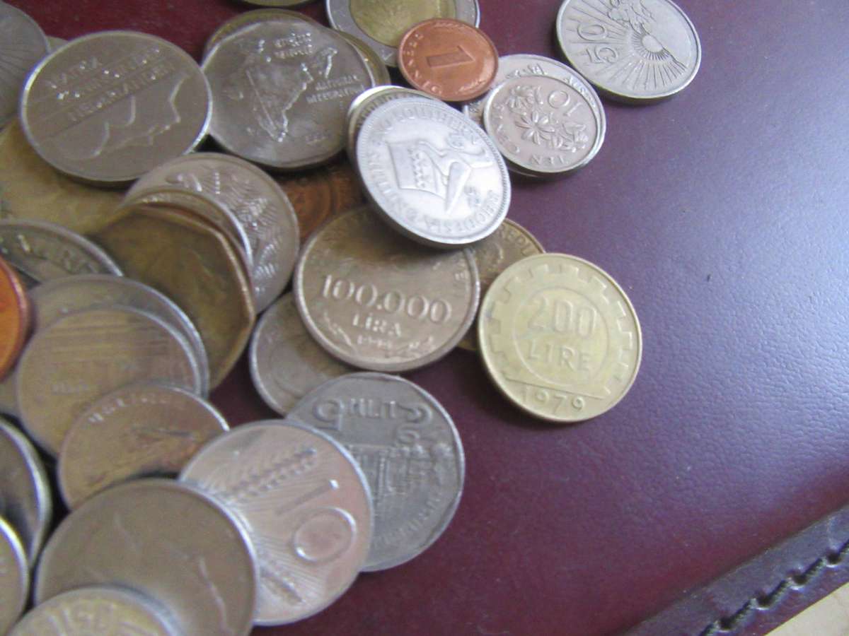 GOOD START FOR THE BEGINNER - 125 INTERNATIONAL COINS - AS PER SCAN - BID PER COIN - LOT 16