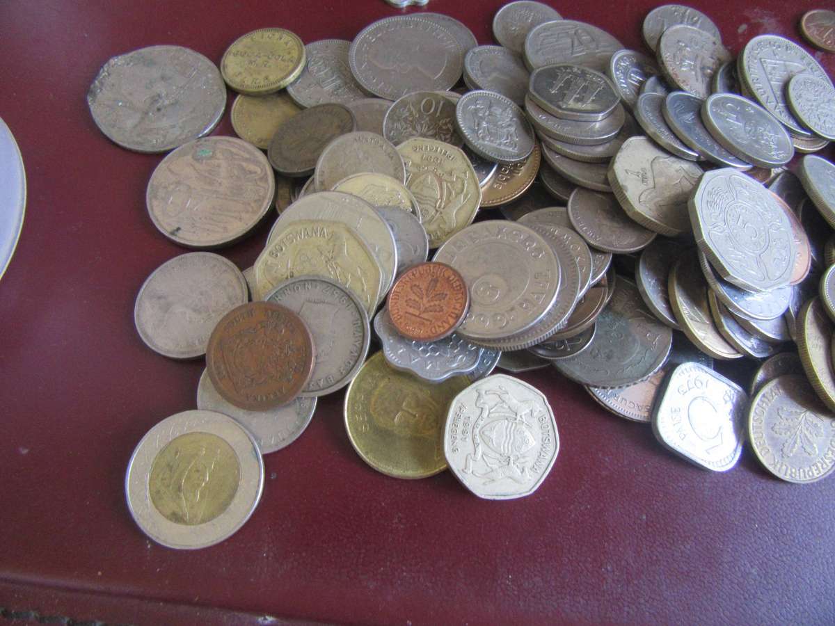 GOOD START FOR THE BEGINNER - 125 INTERNATIONAL COINS AS PER SCAN - BID PER COIN - LOT18