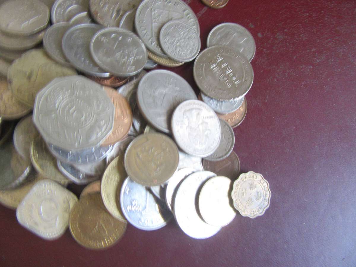 GOOD START FOR THE BEGINNER - 125 INTERNATIONAL COINS AS PER SCAN - BID PER COIN - LOT18