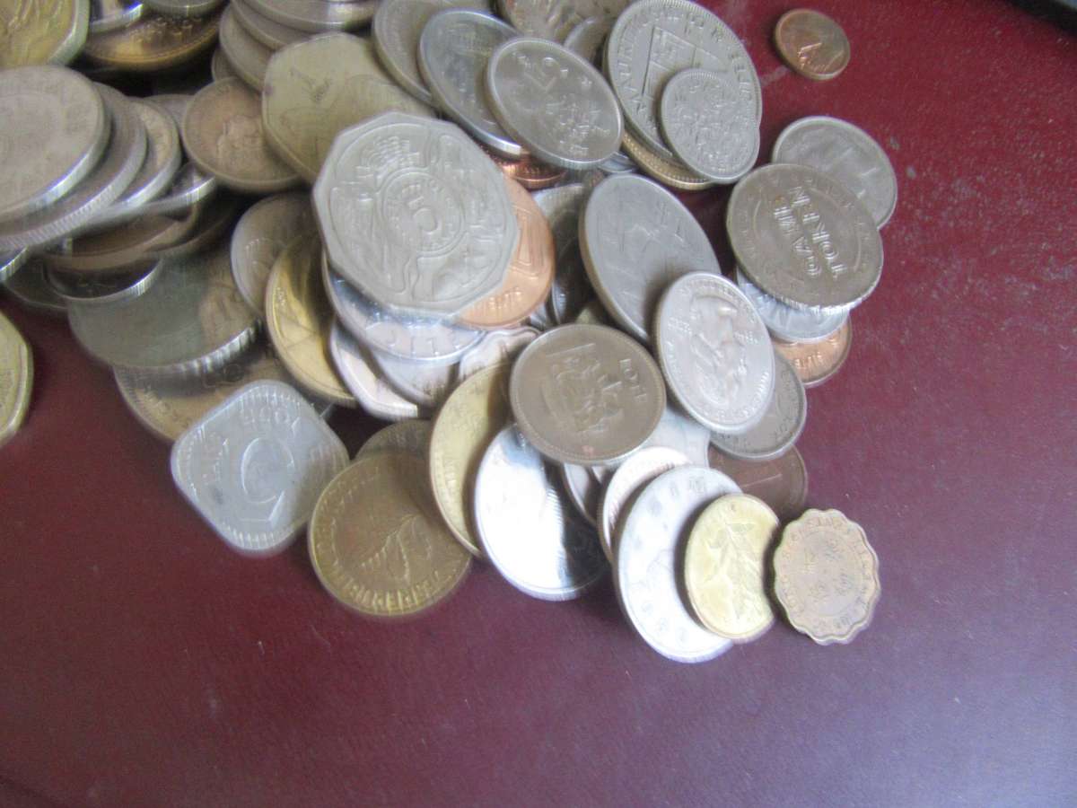 GOOD START FOR THE BEGINNER - 125 INTERNATIONAL COINS AS PER SCAN - BID PER COIN - LOT18