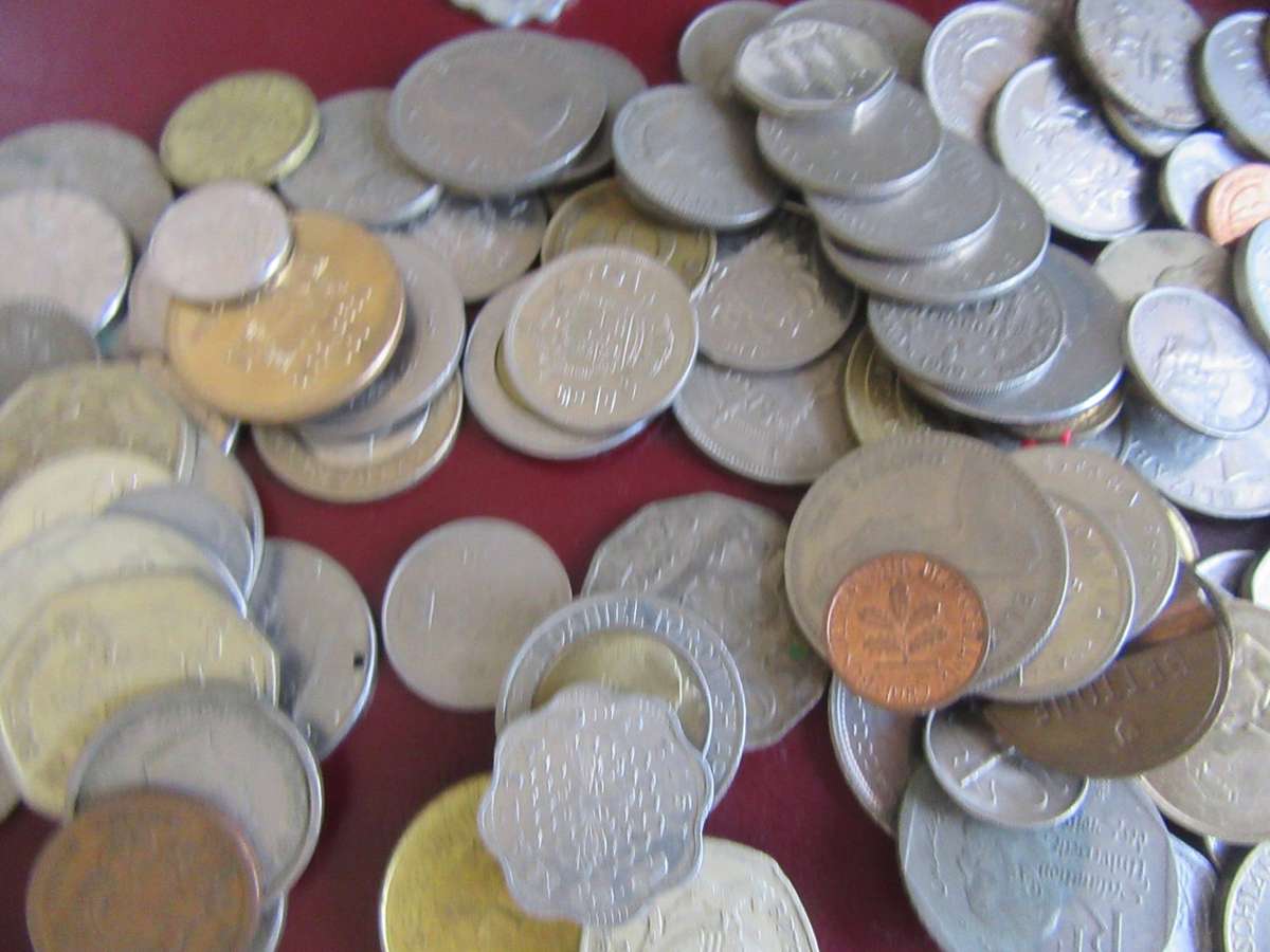 GOOD START FOR THE BEGINNER - 125 INTERNATIONAL COINS AS PER SCAN - BID PER COIN - LOT18