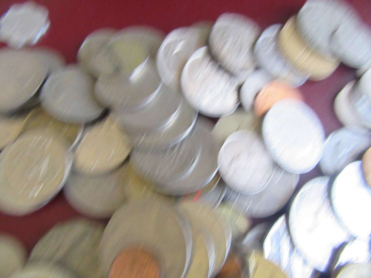 GOOD START FOR THE BEGINNER - 125 INTERNATIONAL COINS AS PER SCAN - BID PER COIN - LOT18