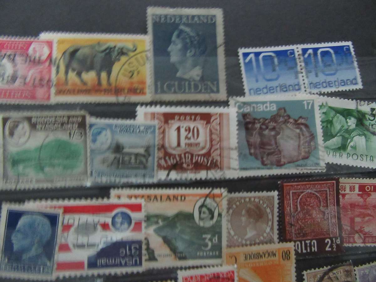 GOOD START FOR THE BEGINNER - 50 INTERNATIONAL STAMPS - AS PER SCAN - INT14