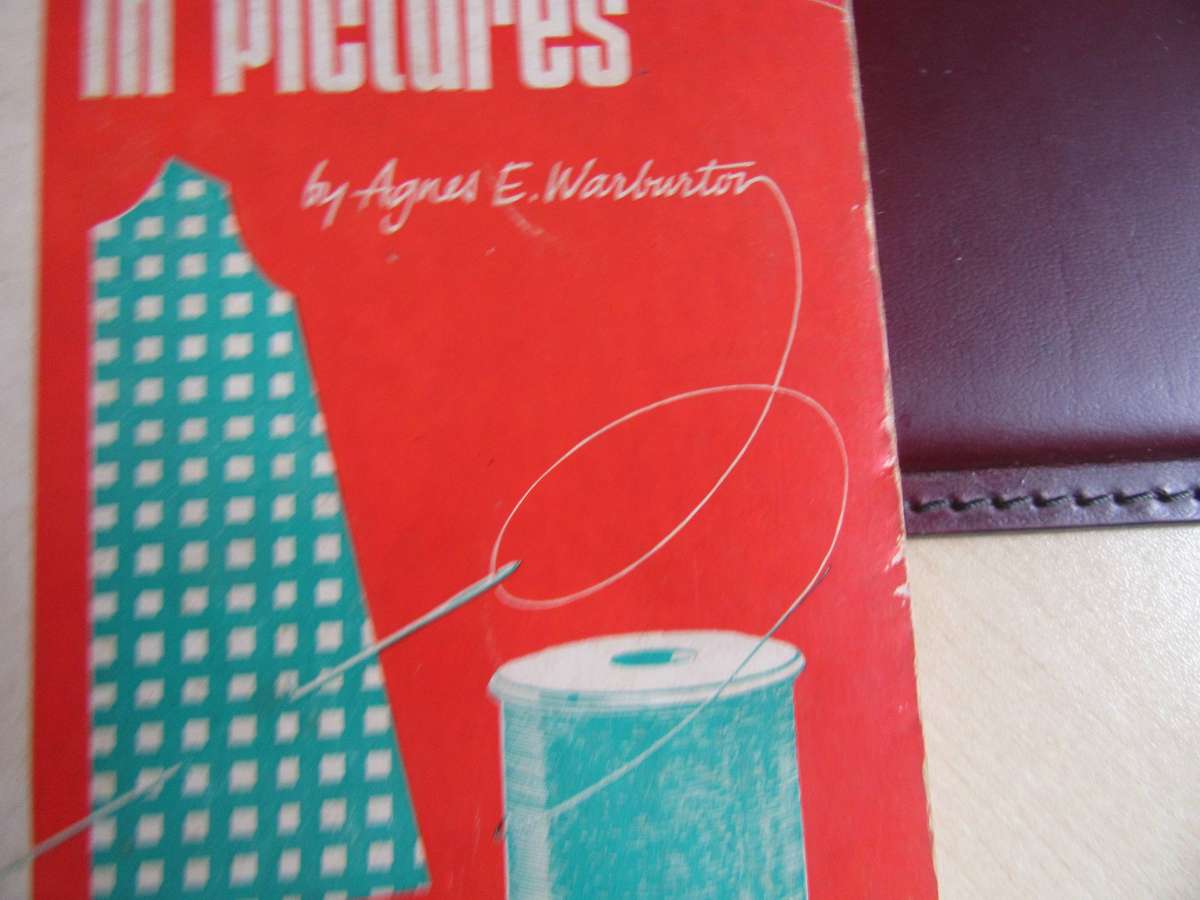 DRESSMAKING IN PICTURES - AGNES E. WARBURTON - MD