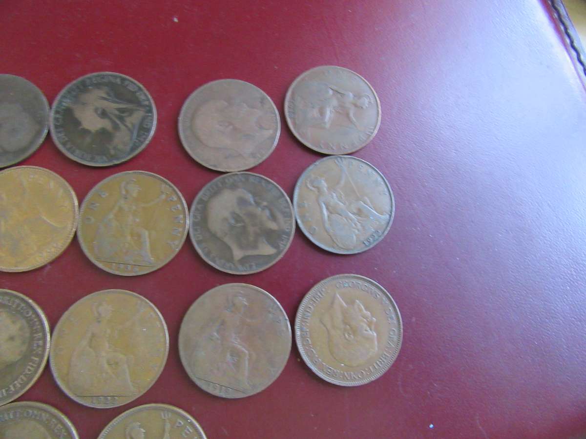 BARGAIN - 30 OLD UK PENNIES /VARIOUS YEARS - AS PER SCAN - BID PER ITEM -FA1