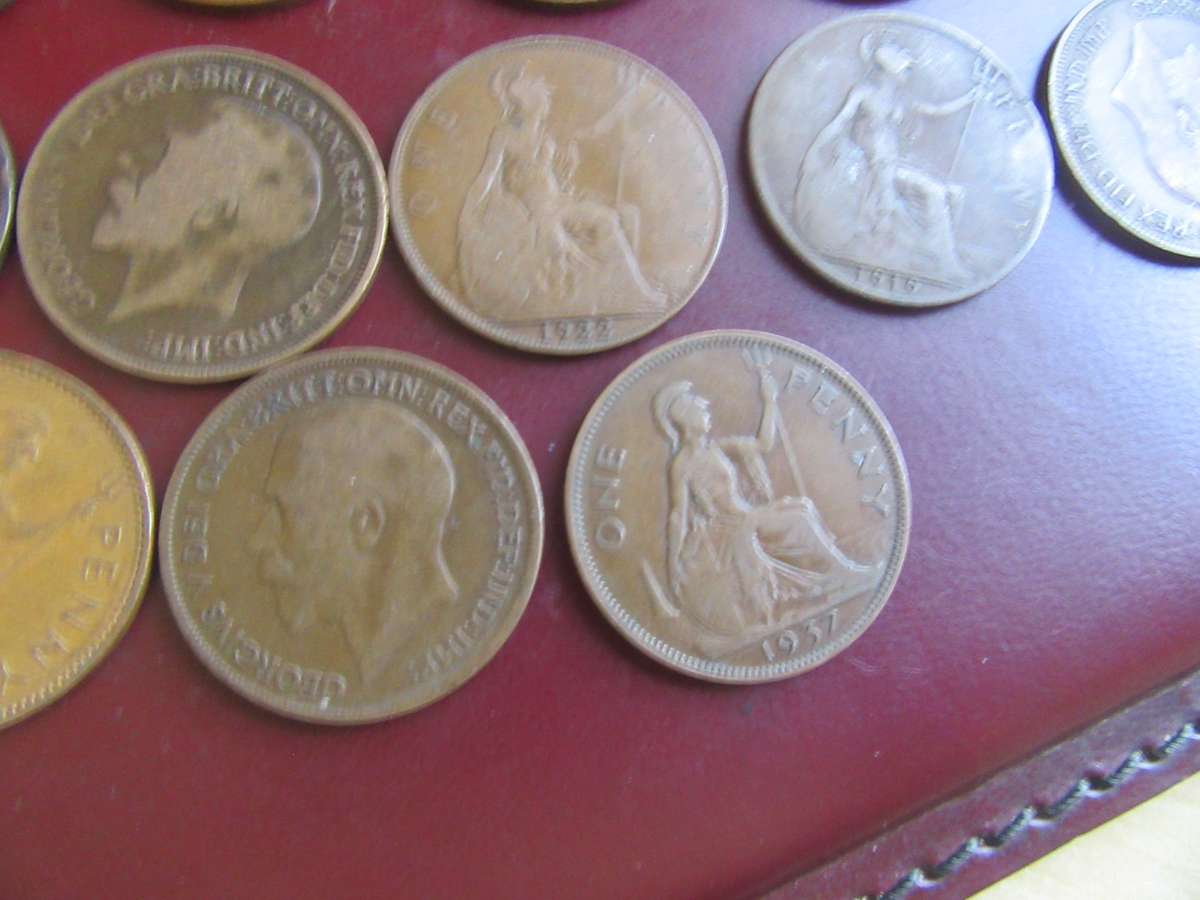 BARGAIN - 30 OLD UK PENNIES /VARIOUS YEARS - AS PER SCAN - BID PER ITEM -FA1