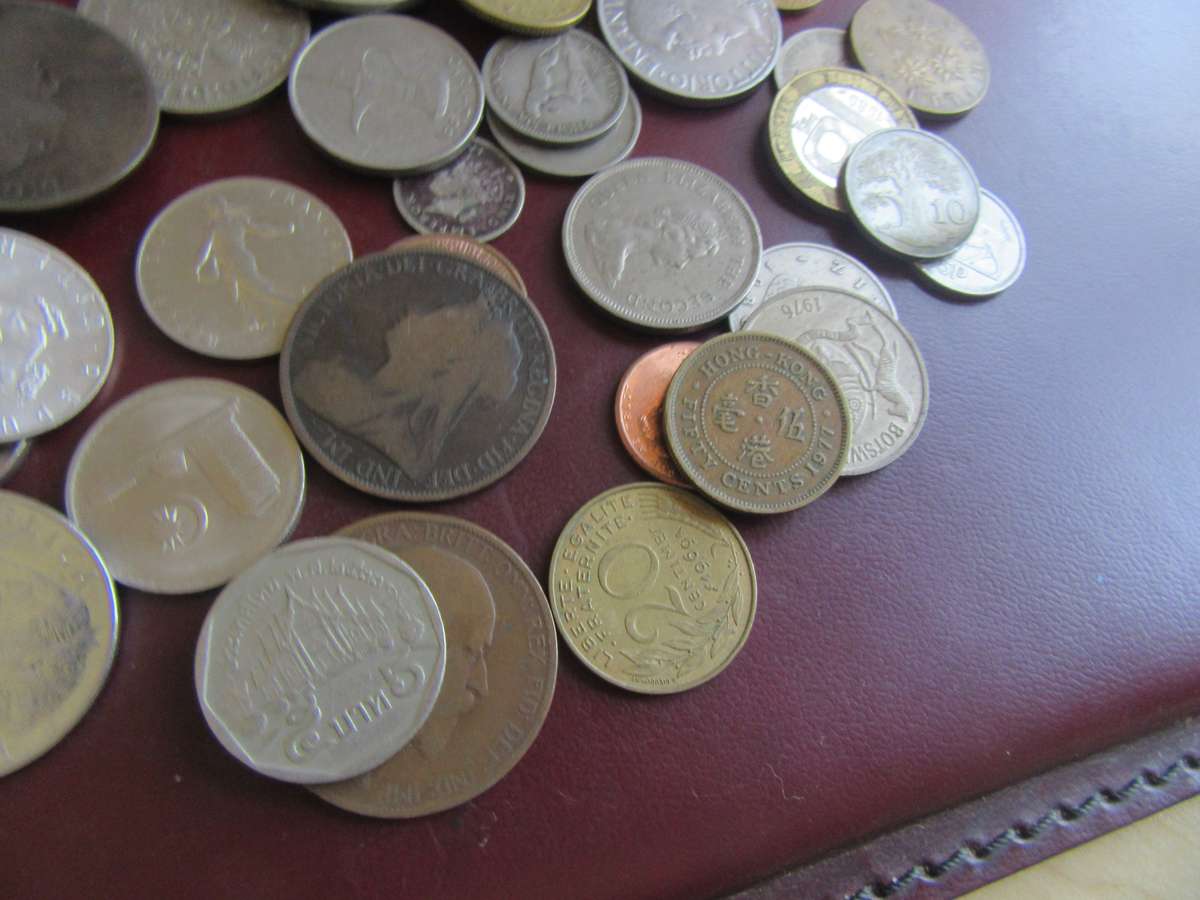 -GOOD START FOR THE BEGINNER 250ASSORTED WORLD COINS - AS PER SCAN - BID PER ITEM - WS1