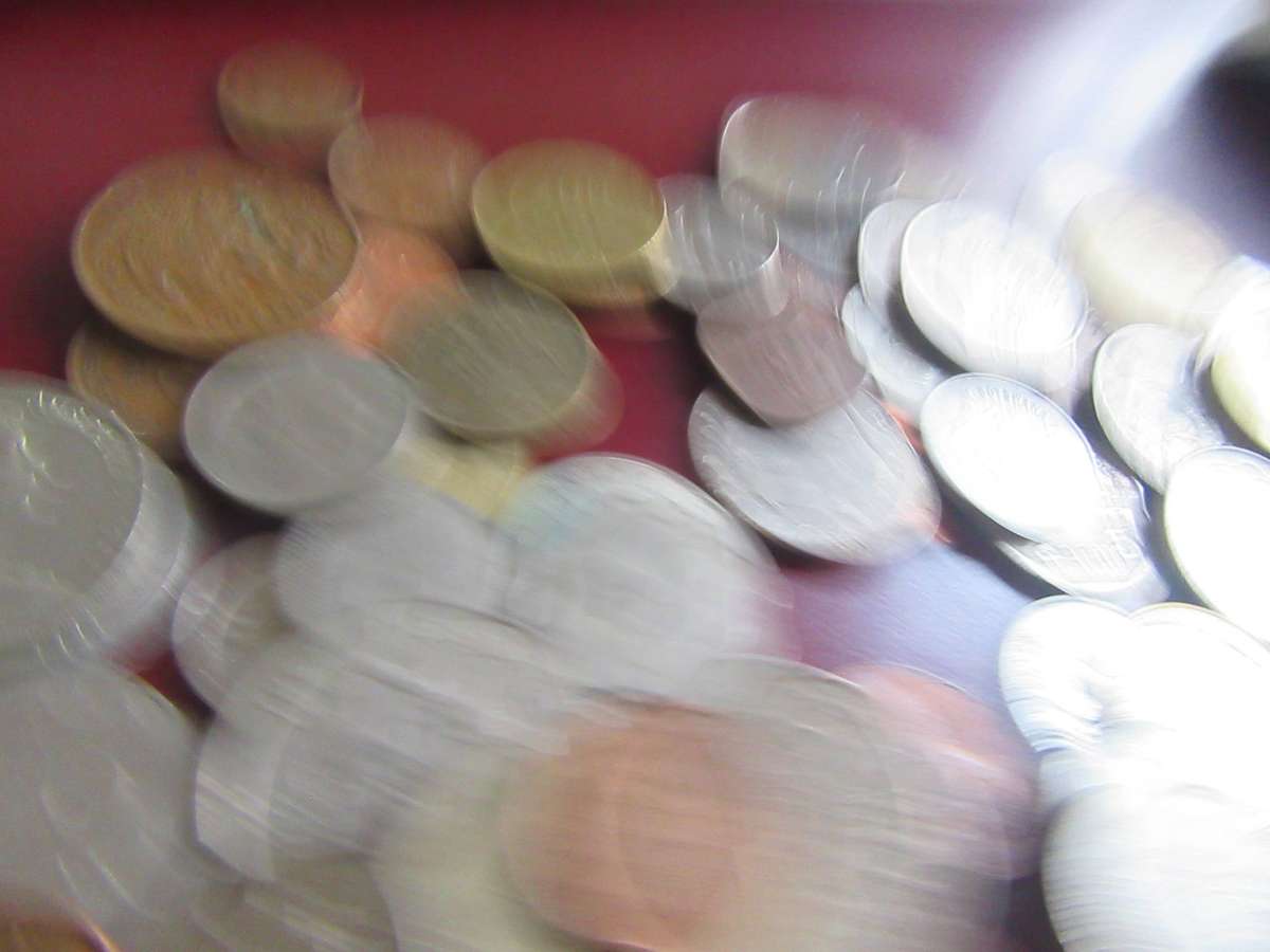 GOOD START FOR THE BEGINNER - 75 INTERNATIONAL COINS- AS PER SCAN - BID PER COIN - LOT4