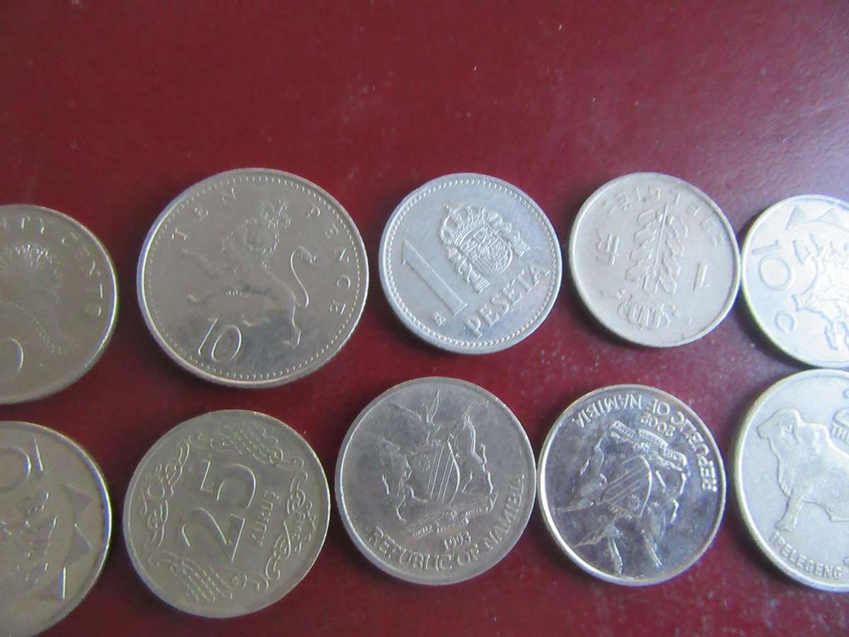 GOOD START FOR THE BEGINNER - 10 INTERNATIONAL COINS - AS PER SCAN - AS10