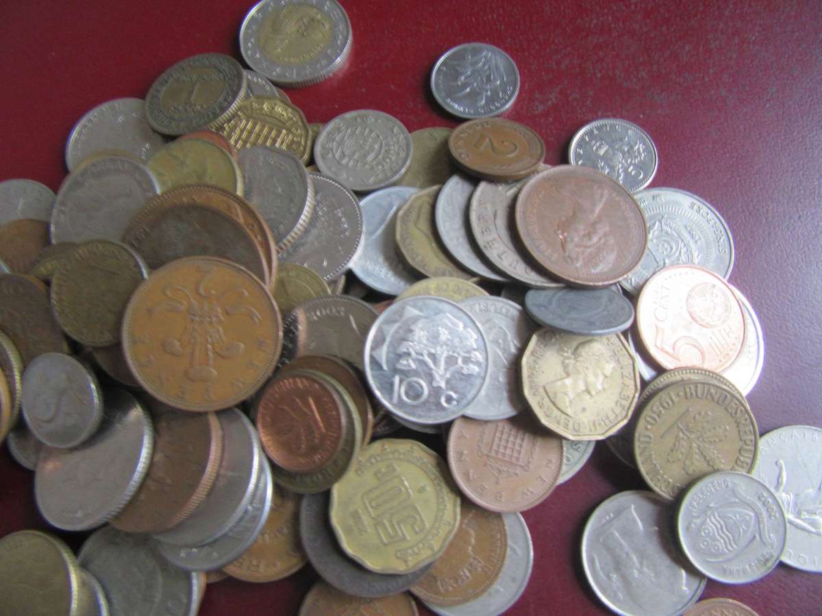 GOOD START FOR THE BEGINNER - 125 INTERNATIONAL COINS - ASPER SAN - BID PER COIN - LOT11