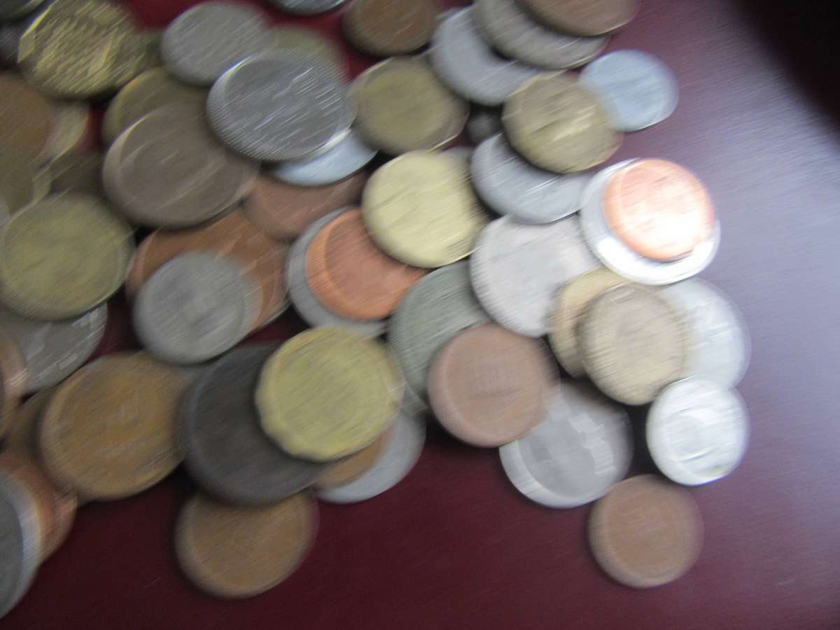 GOOD START FOR THE BEGINNER - 125 INTERNATIONAL COINS - ASPER SAN - BID PER COIN - LOT11