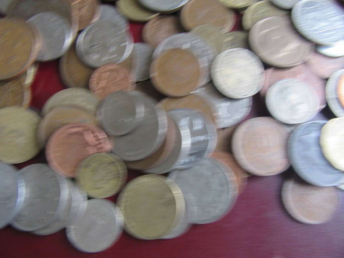 GOOD START FOR THE BEGINNER - 125 INTERNATIONAL COINS - ASPER SAN - BID PER COIN - LOT11