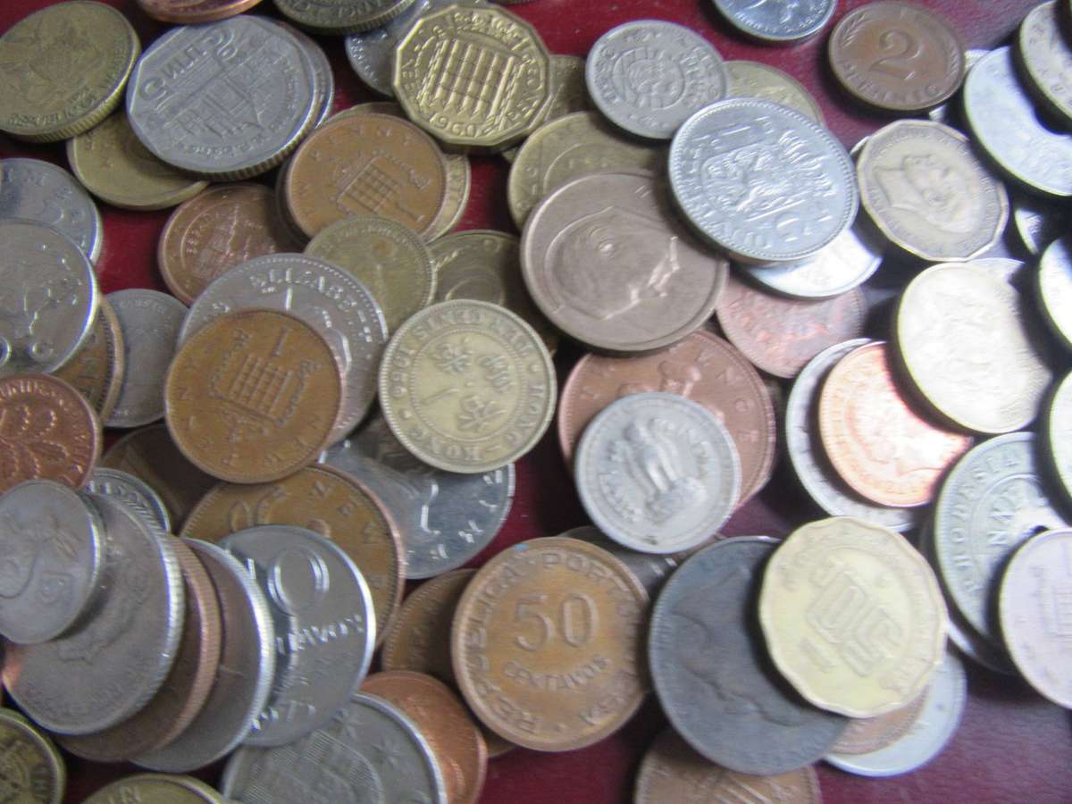 GOOD START FOR THE BEGINNER - 125 INTERNATIONAL COINS - ASPER SAN - BID PER COIN - LOT11