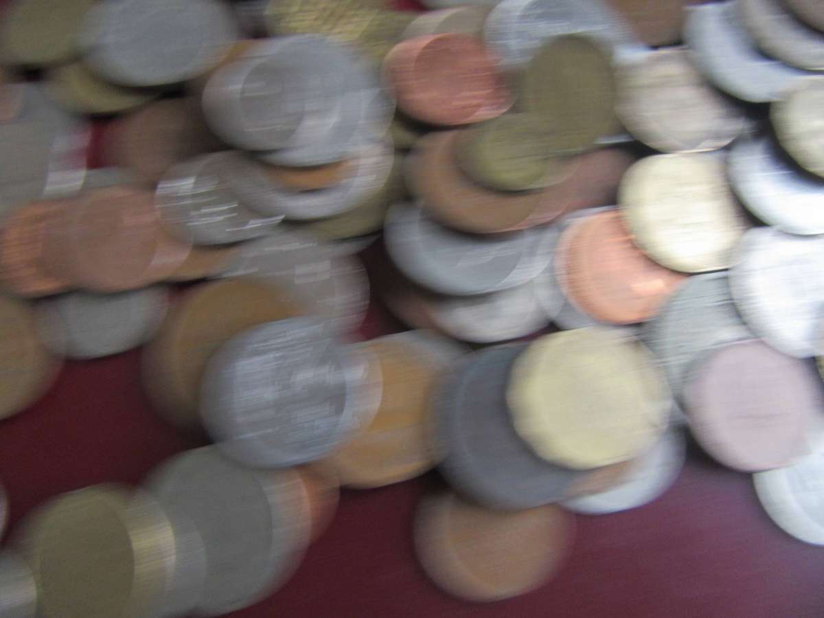 GOOD START FOR THE BEGINNER - 125 INTERNATIONAL COINS - ASPER SAN - BID PER COIN - LOT11