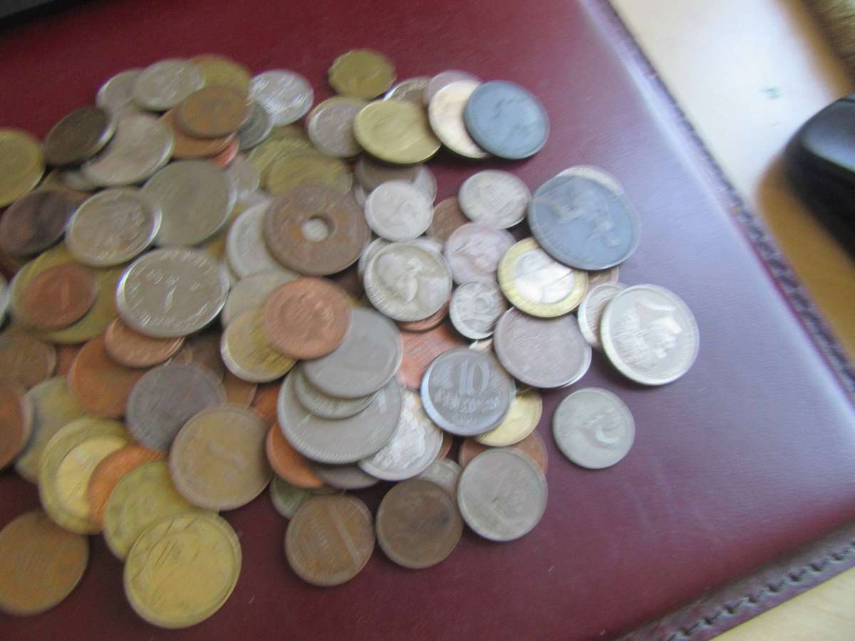 GOOD START FOR THE BEGINNER -200 INTERNATIONAL COINS- AS PER SCAN- BID PER COIN -LOT13