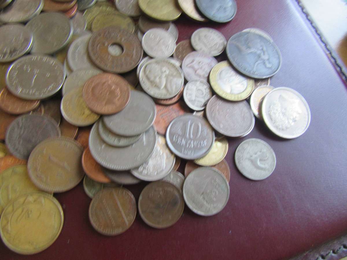 GOOD START FOR THE BEGINNER -200 INTERNATIONAL COINS- AS PER SCAN- BID PER COIN -LOT13