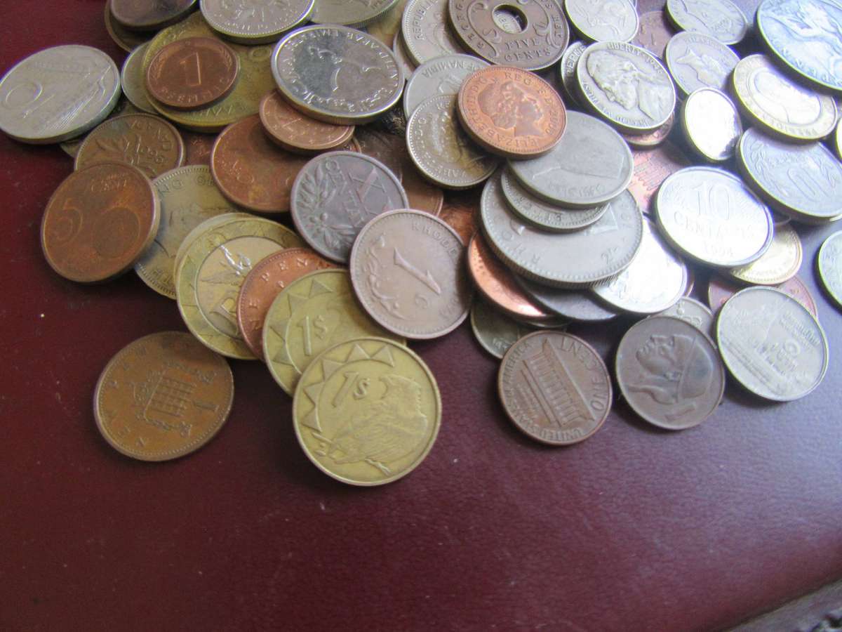 GOOD START FOR THE BEGINNER -200 INTERNATIONAL COINS- AS PER SCAN- BID PER COIN -LOT13