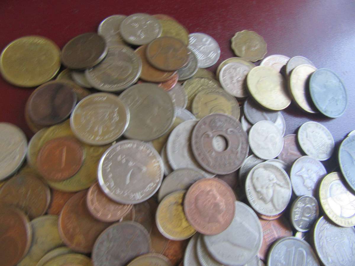GOOD START FOR THE BEGINNER -200 INTERNATIONAL COINS- AS PER SCAN- BID PER COIN -LOT13