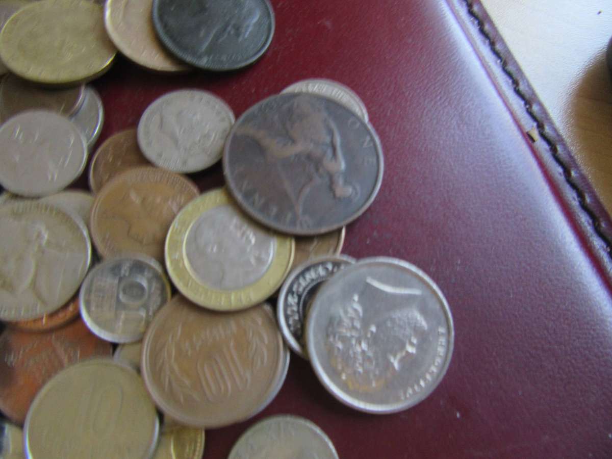 GOOD START FOR THE BEGINNER -200 INTERNATIONAL COINS- AS PER SCAN- BID PER COIN -LOT13