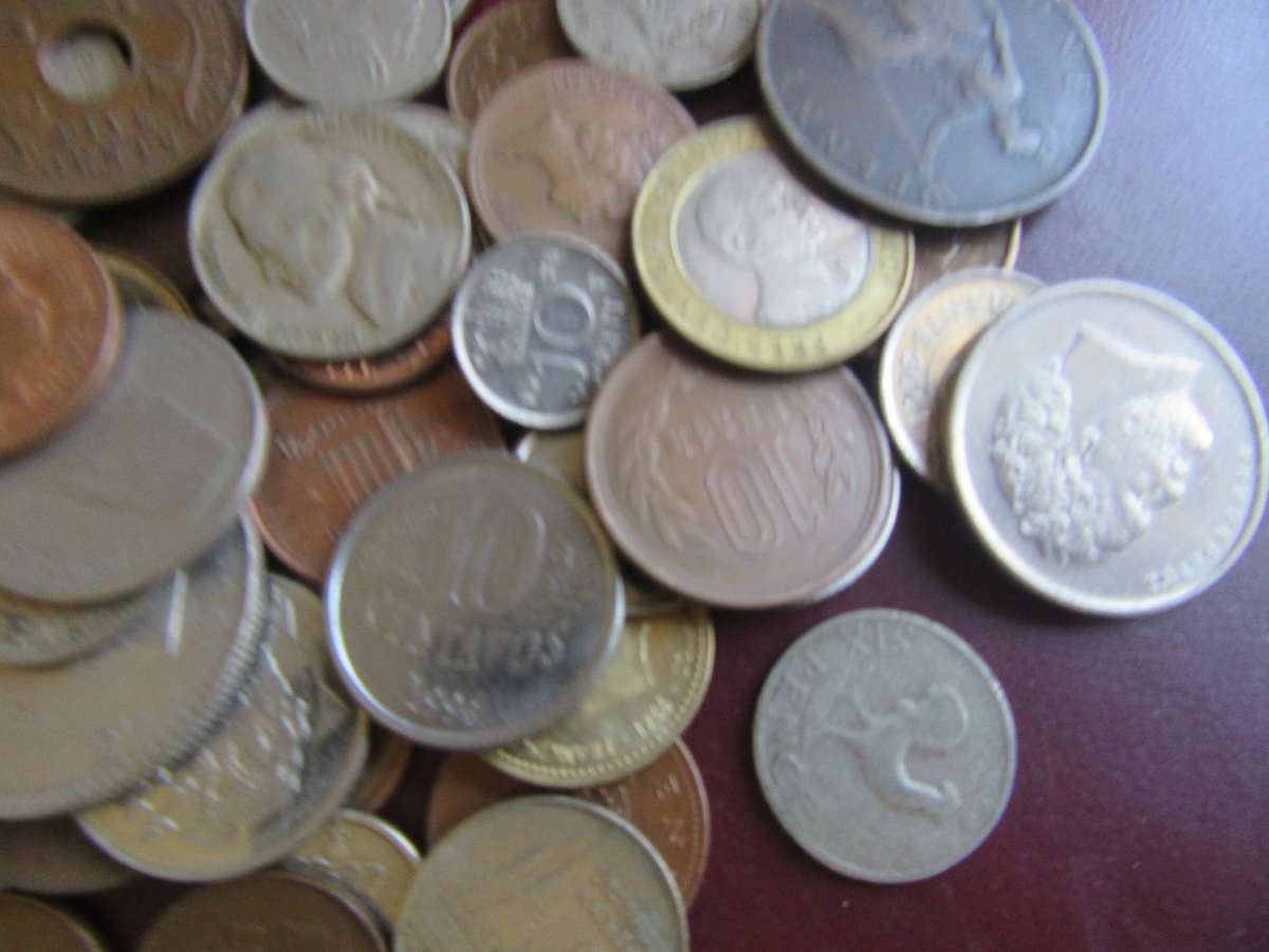 GOOD START FOR THE BEGINNER -200 INTERNATIONAL COINS- AS PER SCAN- BID PER COIN -LOT13