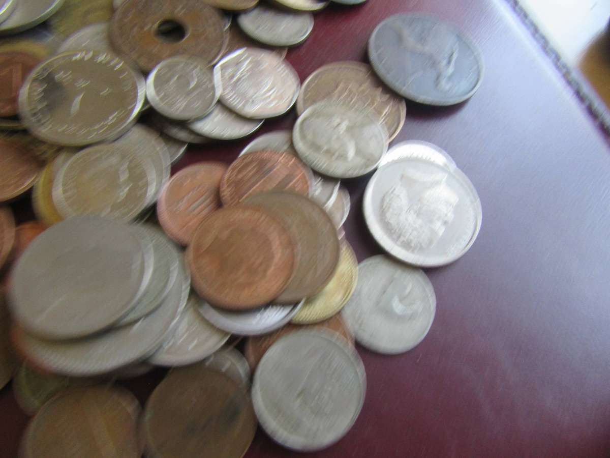 GOOD START FOR THE BEGINNER -200 INTERNATIONAL COINS- AS PER SCAN- BID PER COIN -LOT13