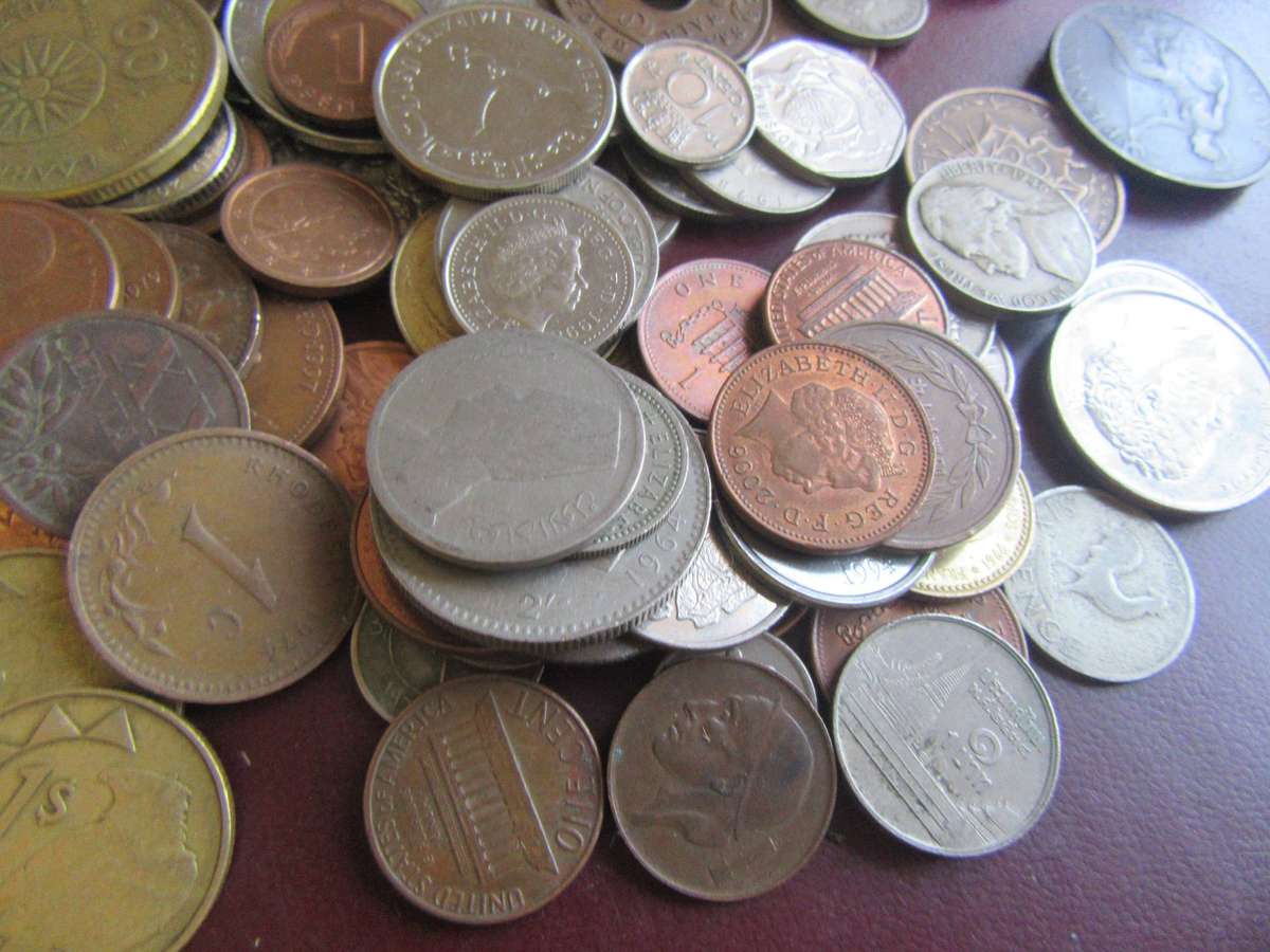 GOOD START FOR THE BEGINNER -200 INTERNATIONAL COINS- AS PER SCAN- BID PER COIN -LOT13