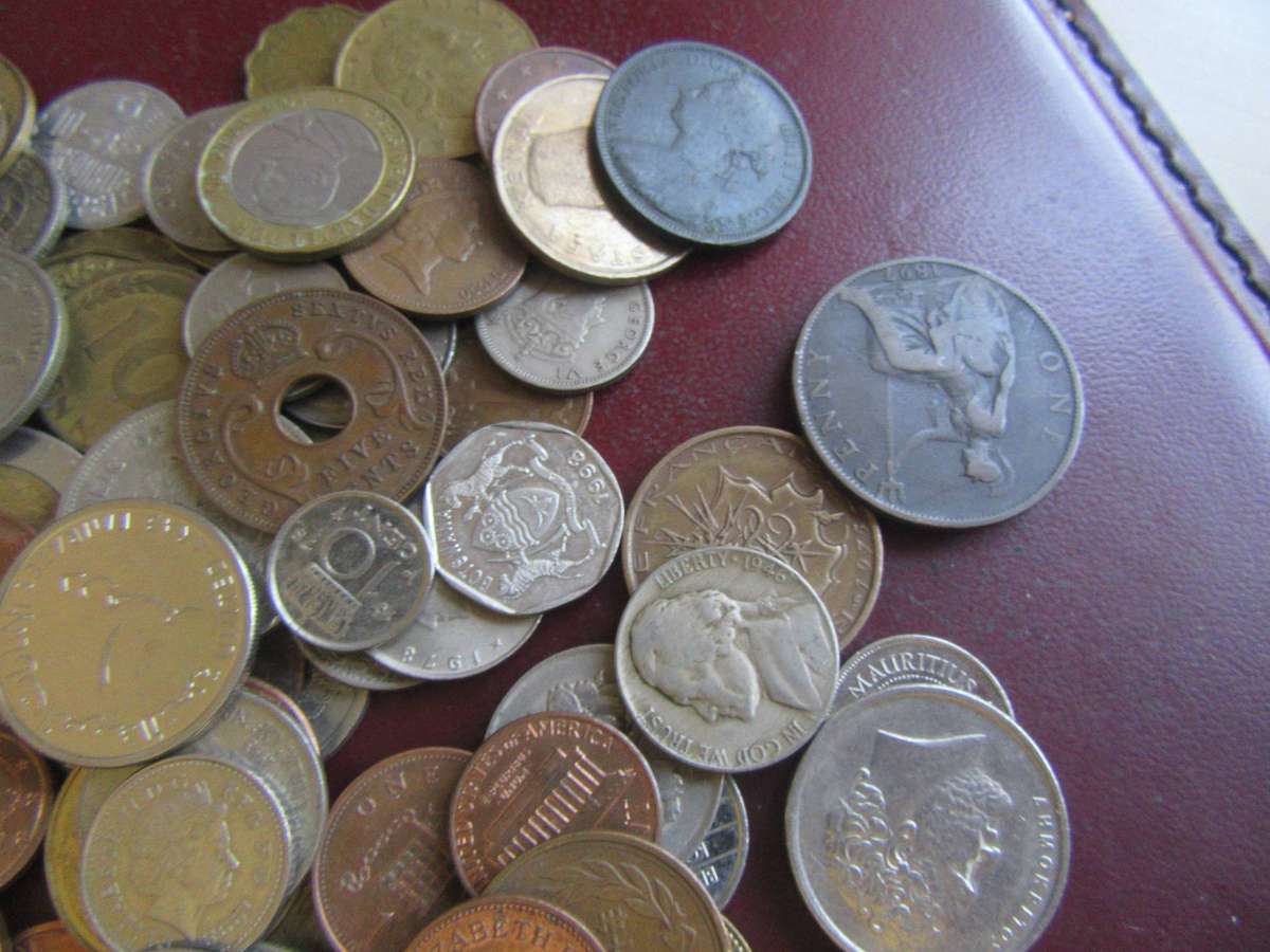GOOD START FOR THE BEGINNER -200 INTERNATIONAL COINS- AS PER SCAN- BID PER COIN -LOT13