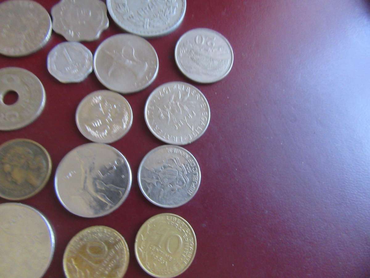 GOOD START FOR THE BEGINNER -25 INTERNATIONAL COINS - SD PER SCAN - CO12