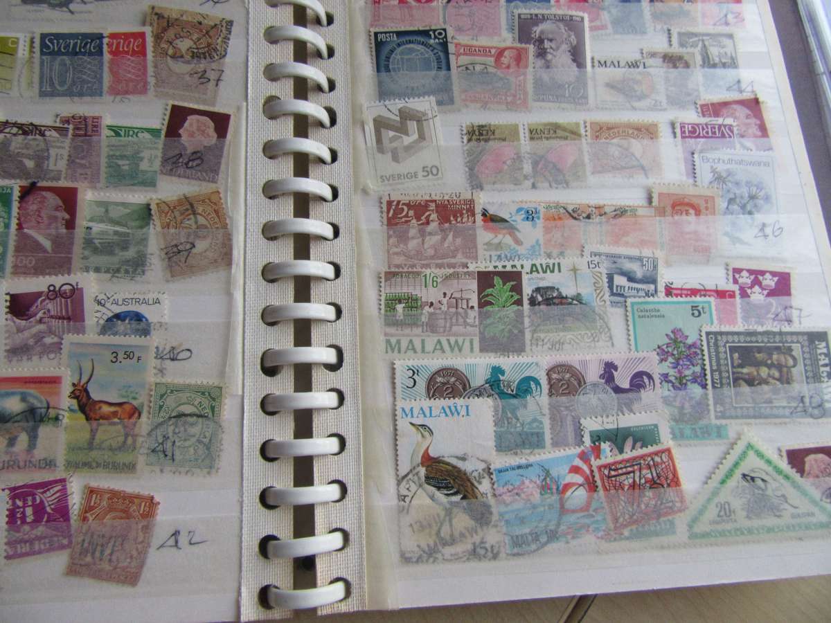 SMALL HUBAG STAMP ALBUM - 10 PAGES FILLED WITH INTERNATIONAL STAMPS - AS PER SCAN - BID PER PAGE