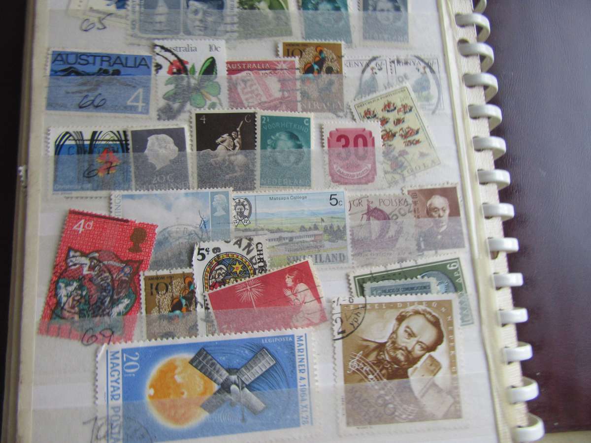 SMALL HUBAG STAMP ALBUM - 10 PAGES FILLED WITH INTERNATIONAL STAMPS - AS PER SCAN - BID PER PAGE