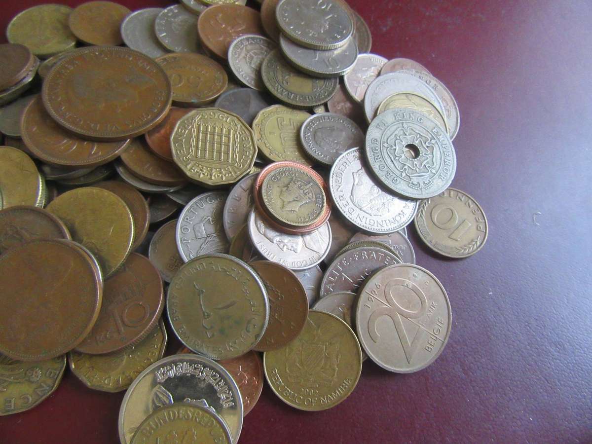 GOOD START FOR THE BEGINNER - 250 INTERNATIONAL COINS - AS PER SCAN - BID PER COIN - LOT111