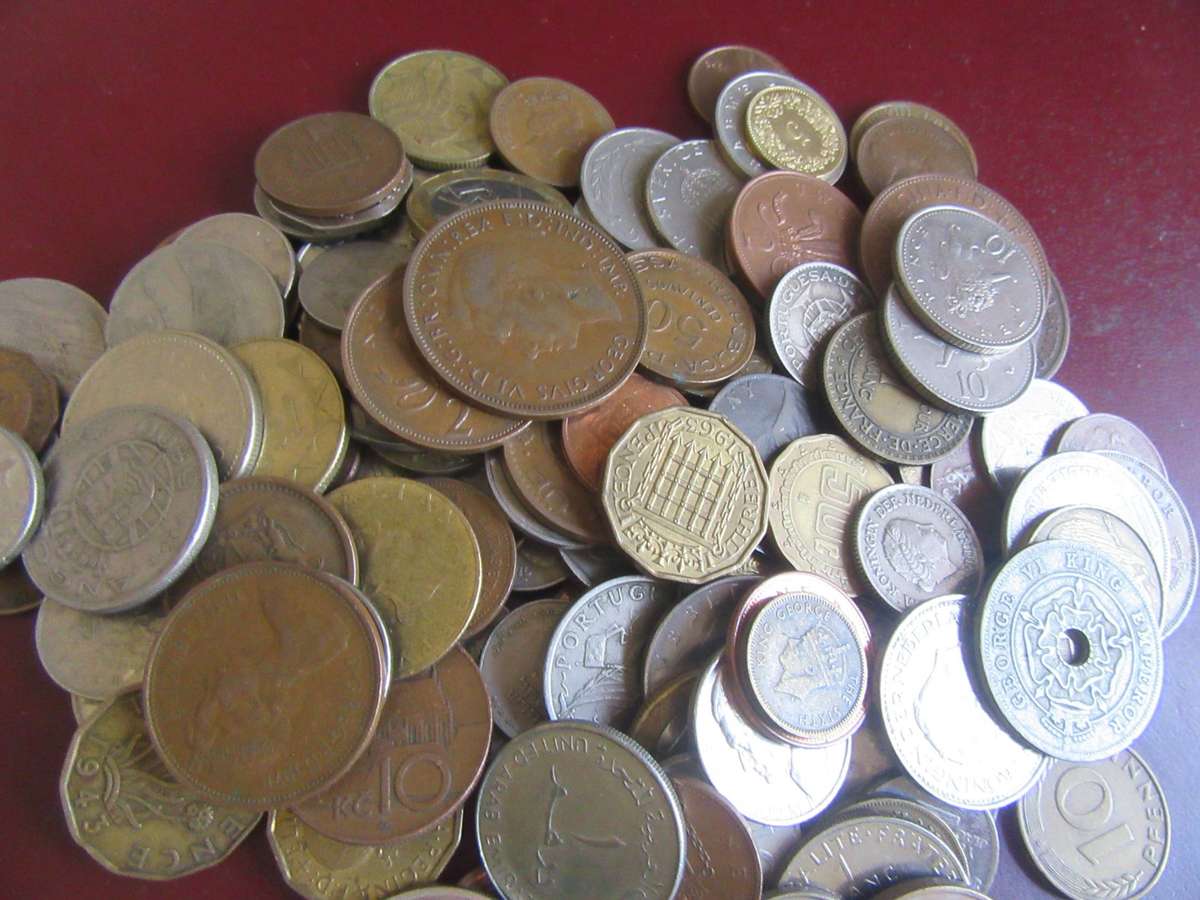 GOOD START FOR THE BEGINNER - 250 INTERNATIONAL COINS - AS PER SCAN - BID PER COIN - LOT111