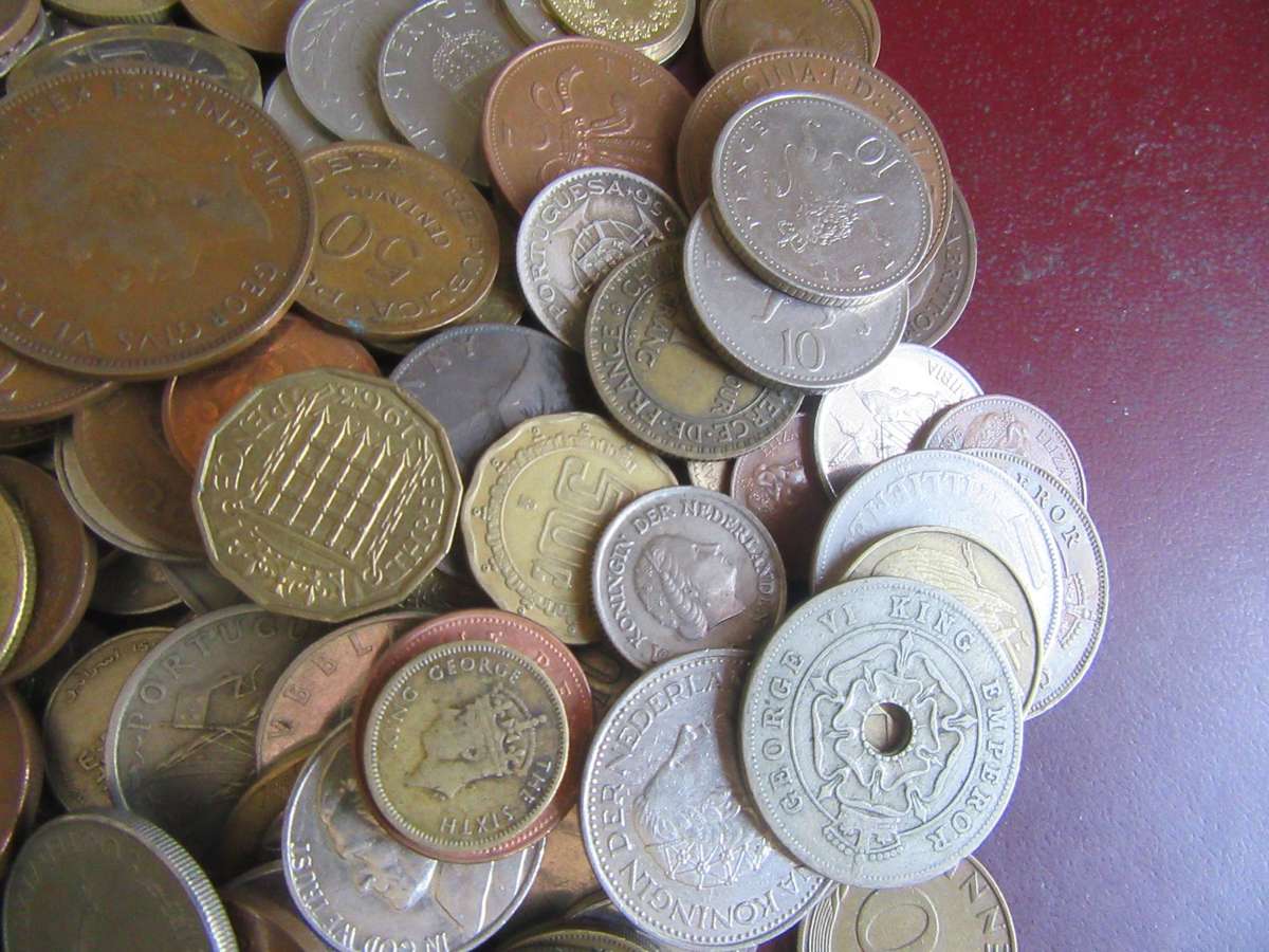 GOOD START FOR THE BEGINNER - 250 INTERNATIONAL COINS - AS PER SCAN - BID PER COIN - LOT111