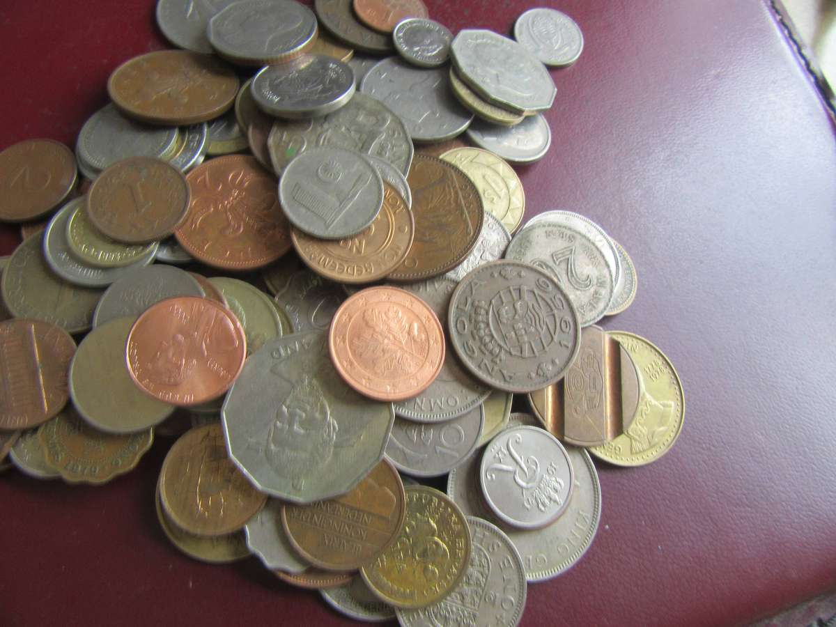 GOODSTART FOR THE BEGINNER 250 INTERNATIONAL COINS - AS PER SCAN - BID PER COIN -LOT 14