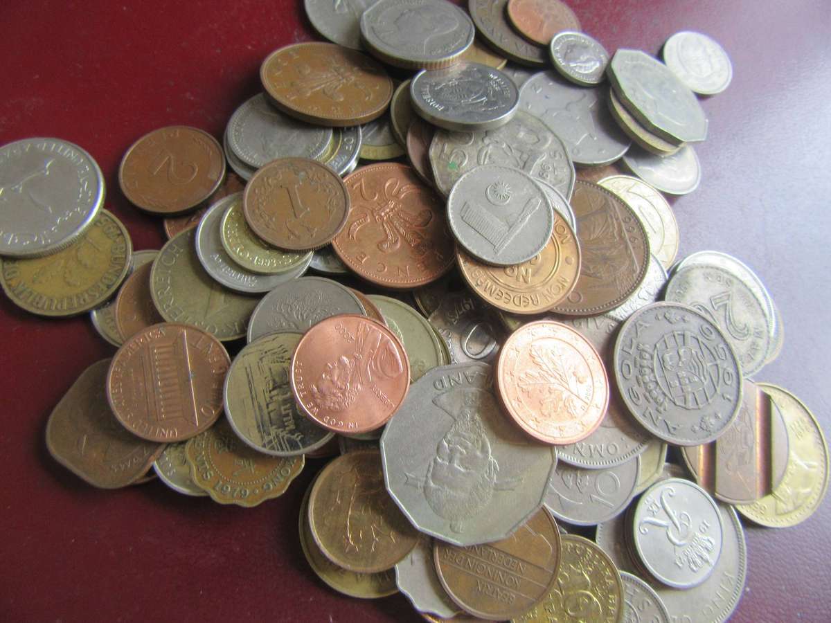 GOODSTART FOR THE BEGINNER 250 INTERNATIONAL COINS - AS PER SCAN - BID PER COIN -LOT 14