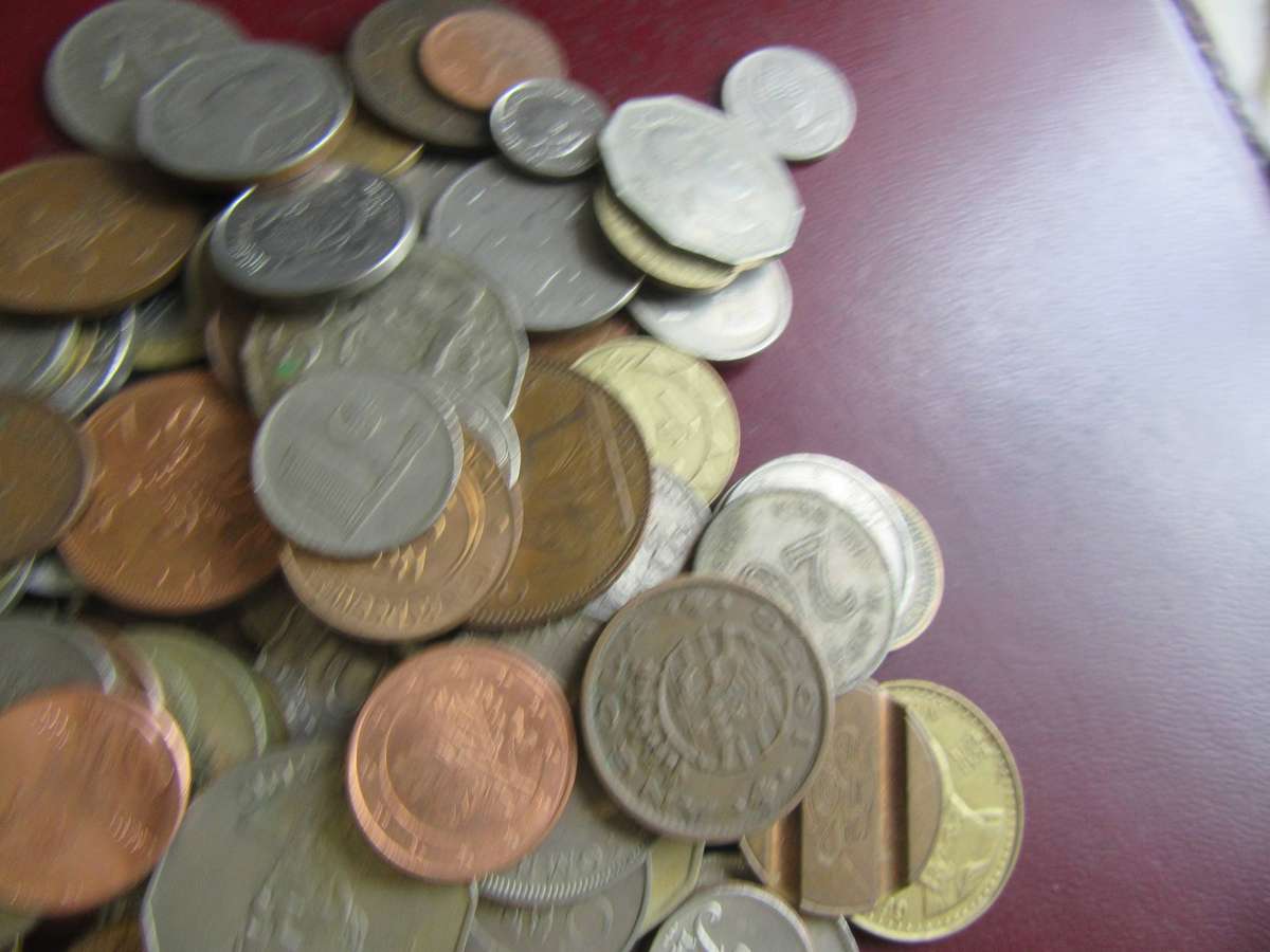 GOODSTART FOR THE BEGINNER 250 INTERNATIONAL COINS - AS PER SCAN - BID PER COIN -LOT 14