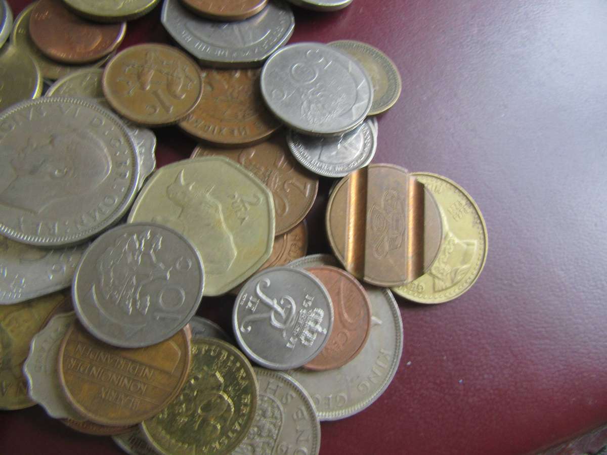 GOODSTART FOR THE BEGINNER 250 INTERNATIONAL COINS - AS PER SCAN - BID PER COIN -LOT 14