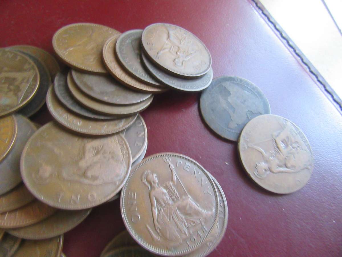 125OLD UK PENNIES