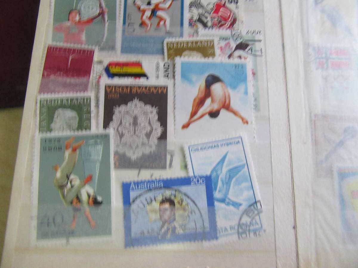 SMALL STAMP ALBUM - 12PAGES FILLED WITH INTERNATIONAL STAMPS - AS PERSCAN- MD